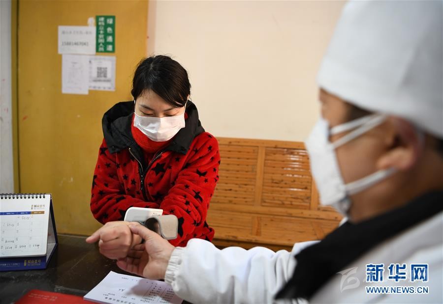 （抓好經(jīng)濟(jì)發(fā)展 應(yīng)對復(fù)雜局面·圖文互動(dòng)）（1）2500萬農(nóng)民工如何安全返崗？——農(nóng)民工大省四川復(fù)工觀察