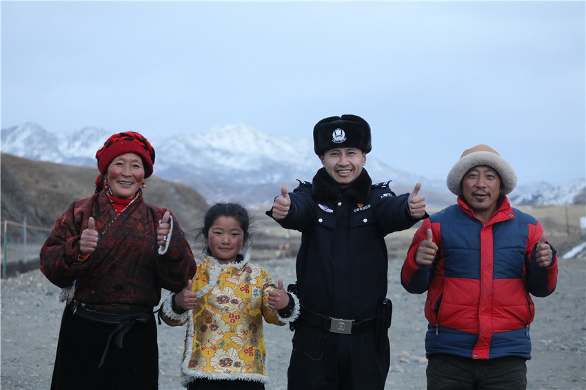 羅桑達(dá)娃和群.jpg 羅桑達(dá)娃和群.jpg