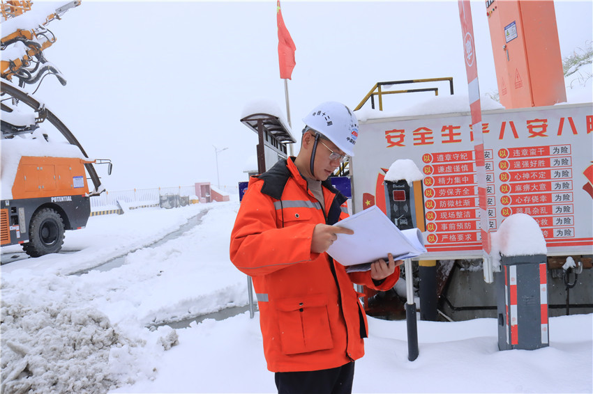 在施工現場做.jpg 在施工現場做.jpg