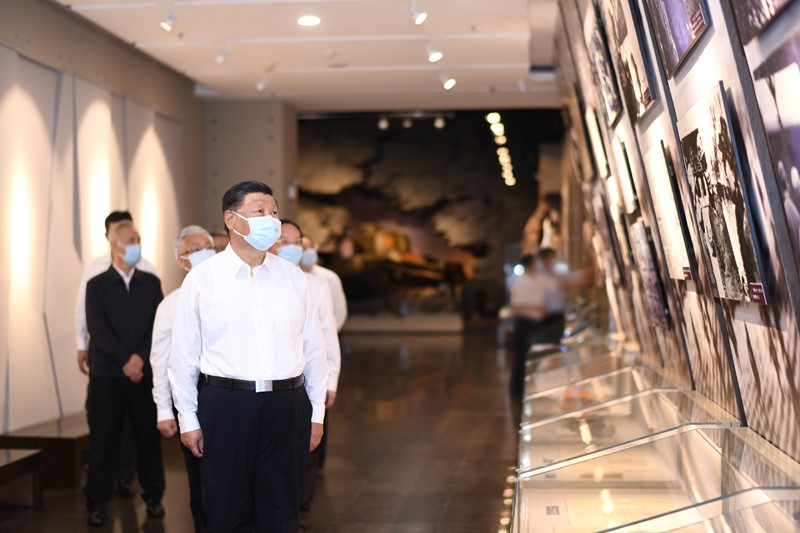 2022年8月16日至17日，中共中央總書記、國家主席、中央軍委主席習(xí)近平在遼寧考察。這是16日下午，習(xí)近平在錦州市考察遼沈戰(zhàn)役紀(jì)念館。 新華社記者 燕雁 攝